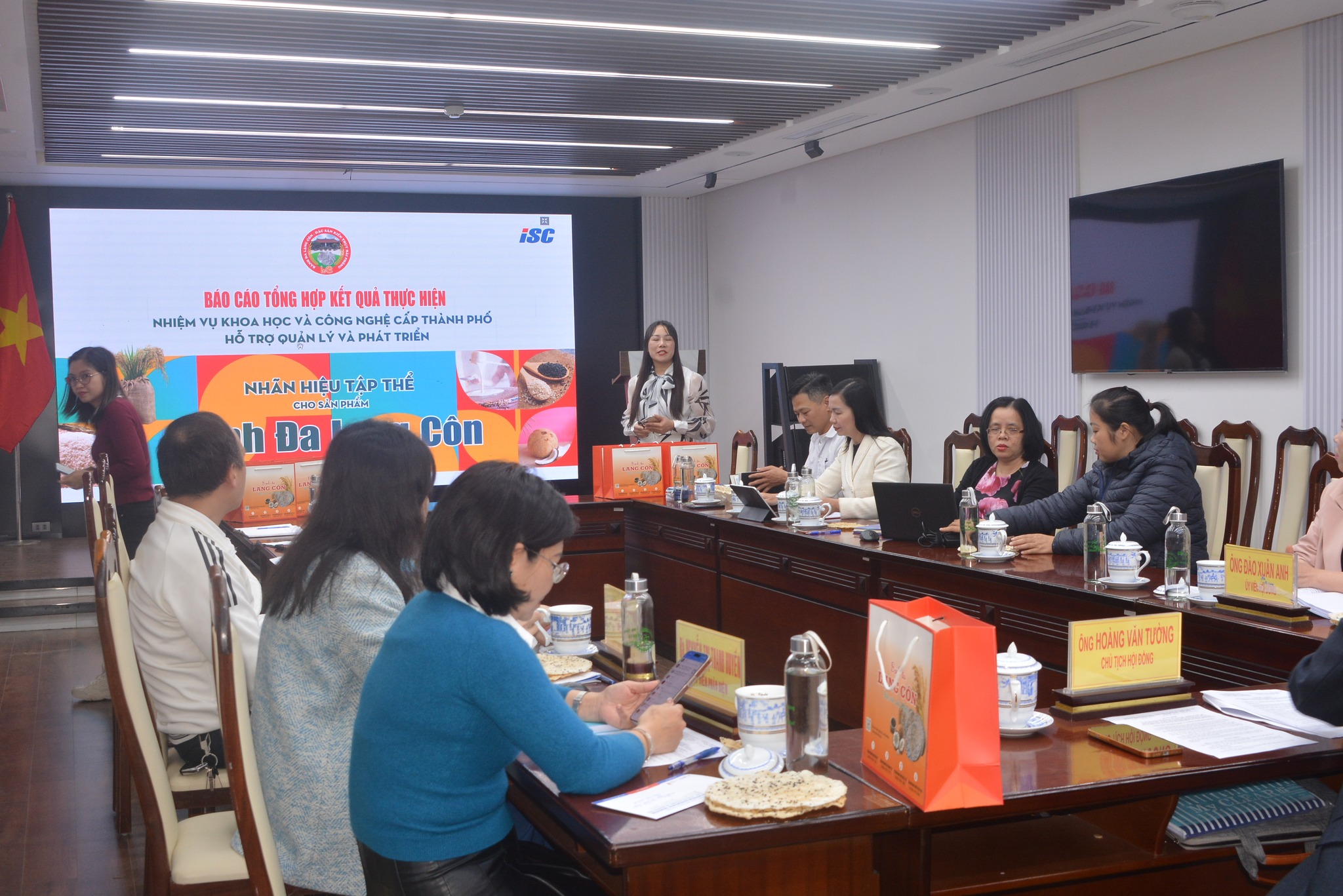 HỘI ĐỒNG NGHIỆM THU NHIỆM VỤ KHOA HỌC & CÔNG NGHỆ CẤP THÀNH PHỐ : Hỗ trợ quản lý, khai thác và phát triển nhãn hiệu tập thể “Bánh đa Lạng Côn” cho sản phẩm bánh đa Lạng Côn của huyện Kiến Thụy, thành phố Hải Phòng